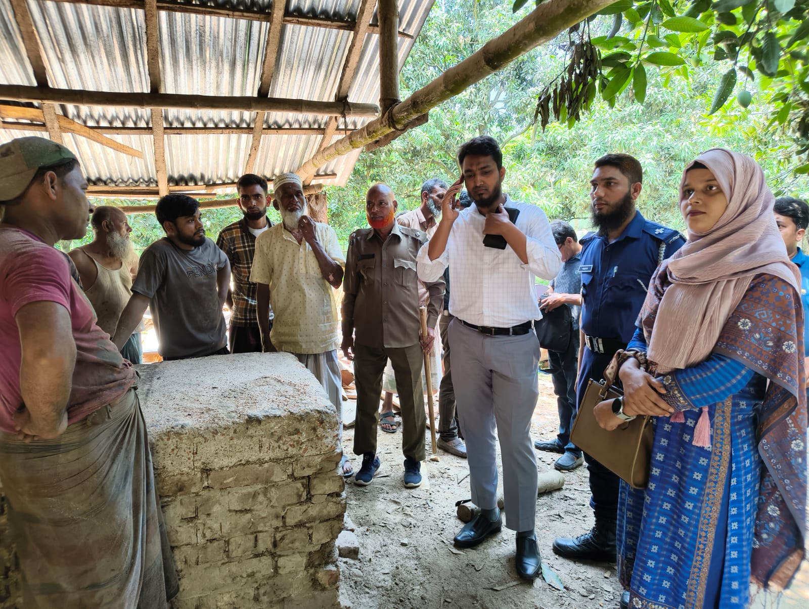 চাঁপাইনবাবগঞ্জে অবৈধ করাত-কলের বিরুদ্ধে বন বিভাগের অভিযান