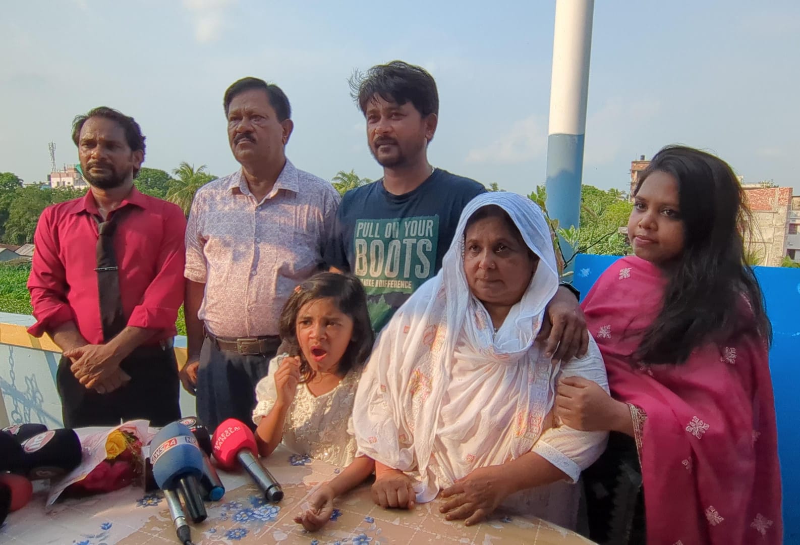 দীর্ঘ ১৫ বছর পর দেশে ফিরলেন কুমিল্লা ওয়ারিয়র্সের কর্ণধার সিহান, জমকালো আয়োজনে বরণ