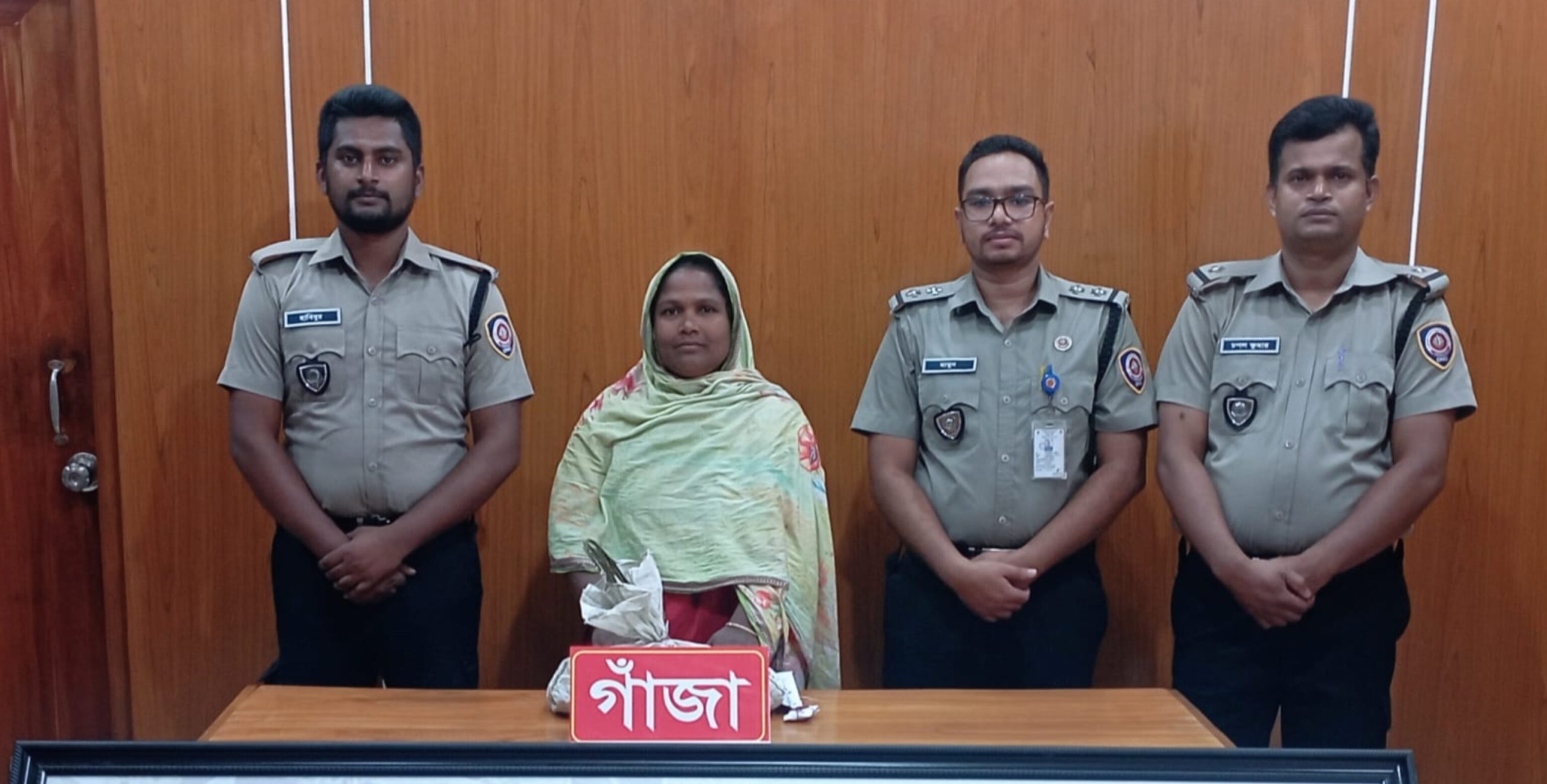 ​চাঁপাইনবাবগঞ্জে ডিএনসির অভিযানে গাঁজাসহ নারী মাদক ব্যবসায়ী গ্রেফতার