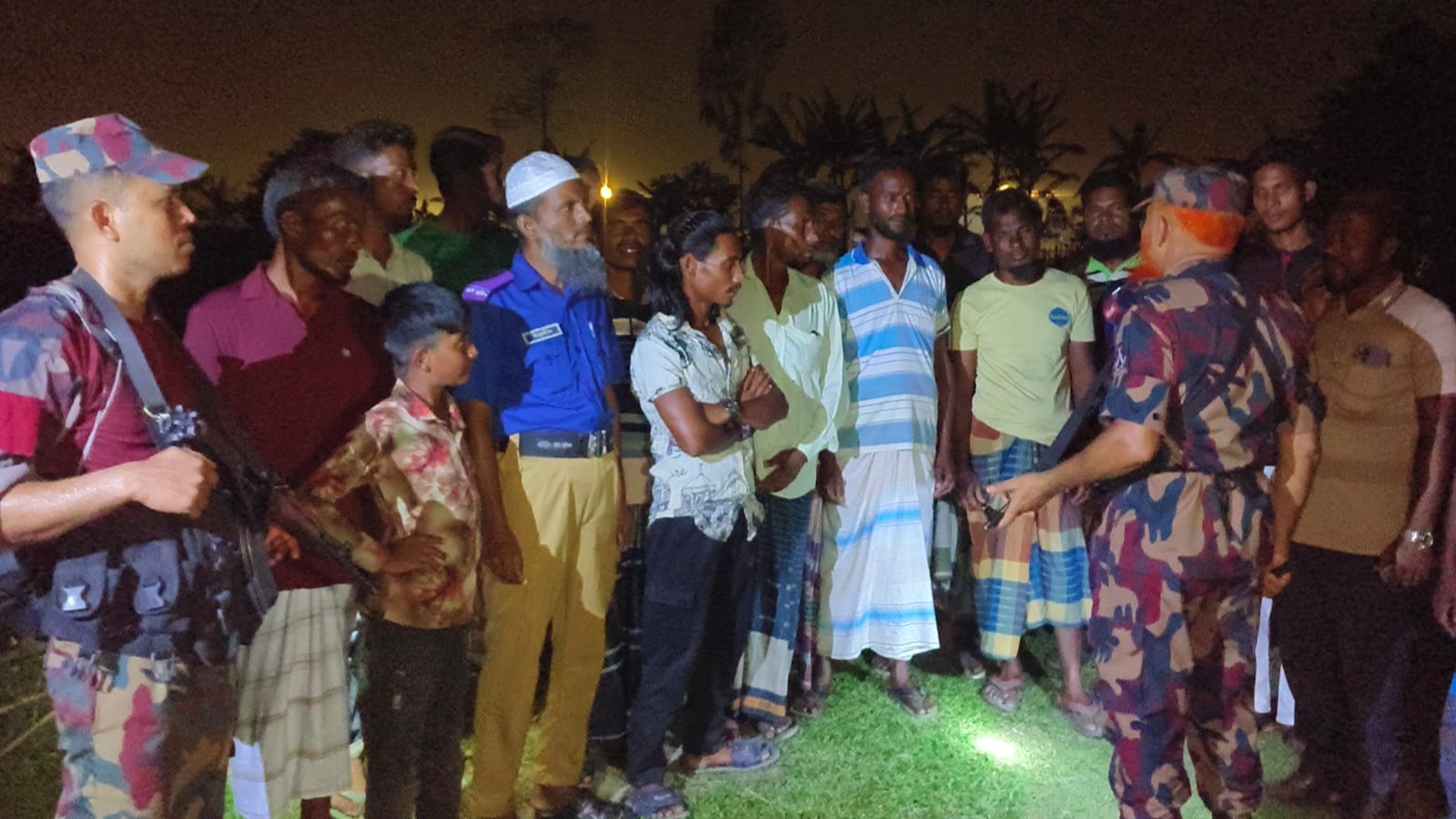 পুশইন ও অবৈধ অনুপ্রবেশ ঠেকাতে সীমান্তে স্থানীয়দের নিয়ে বিজিবির রাতভর বিশেষ অভিযান