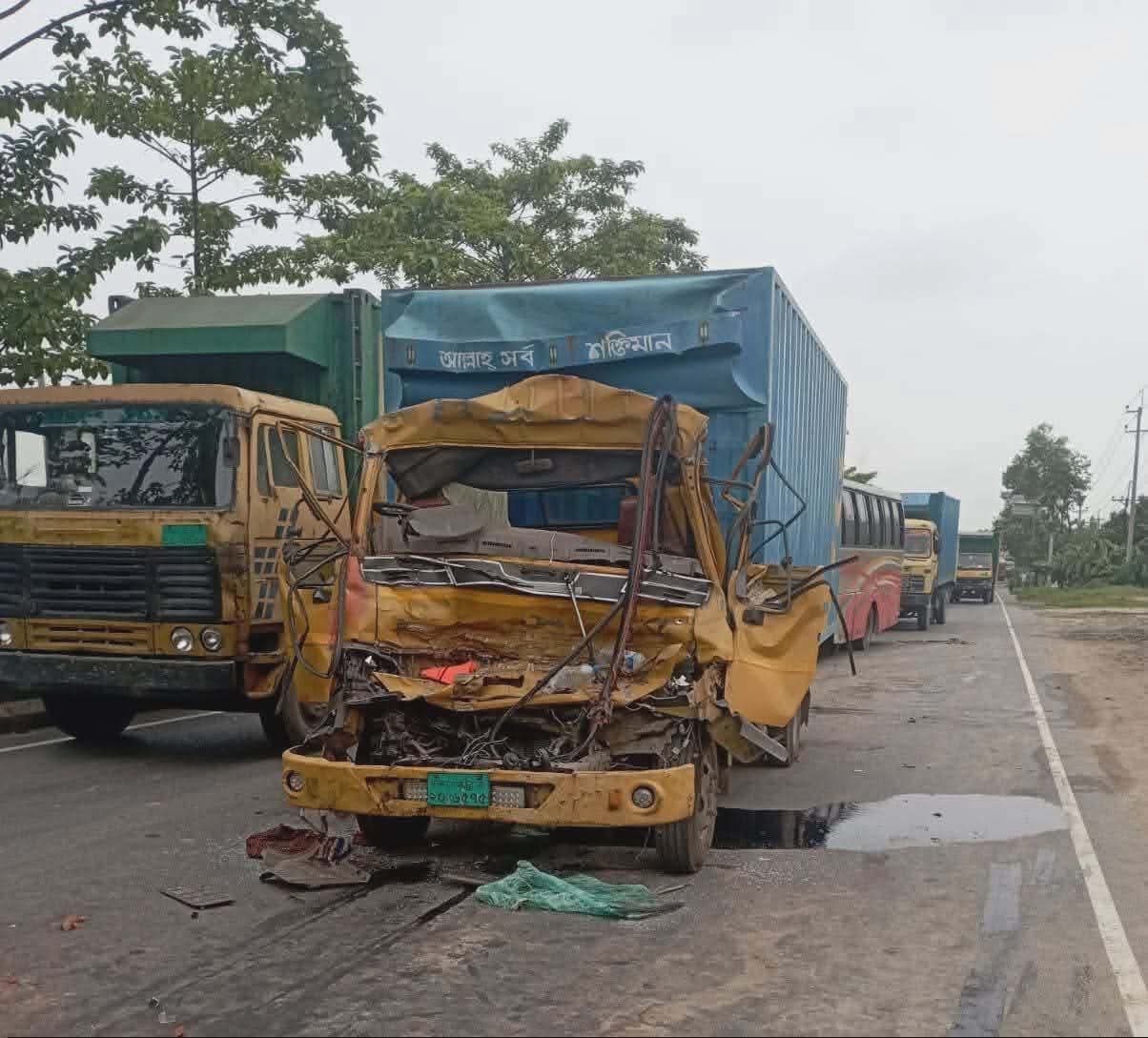 ঢাকা-চট্টগ্রাম মহাসড়কে ট্রাকের ধাক্কায় চালক নিহত