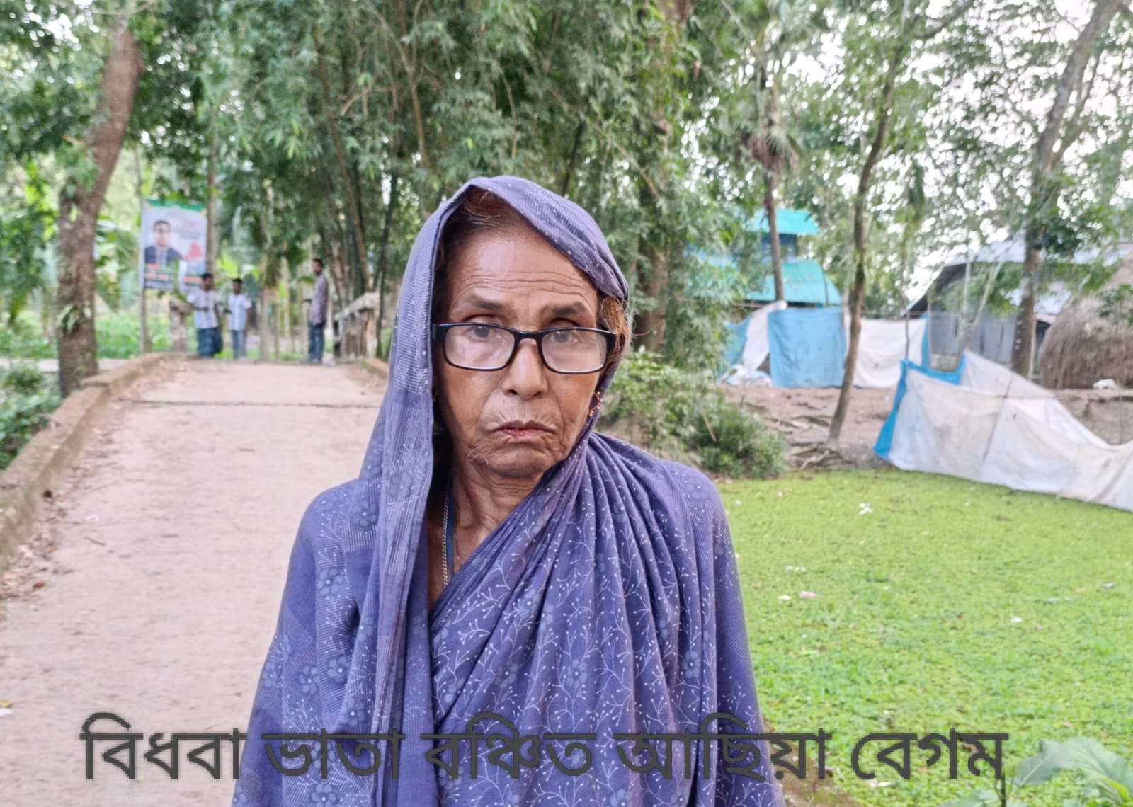 প্রতিবন্ধী ছেলেকে নিয়ে ভিক্ষা করছেন আছিয়া : দুই দশকেও জোটেনি বিধবা ভাতা