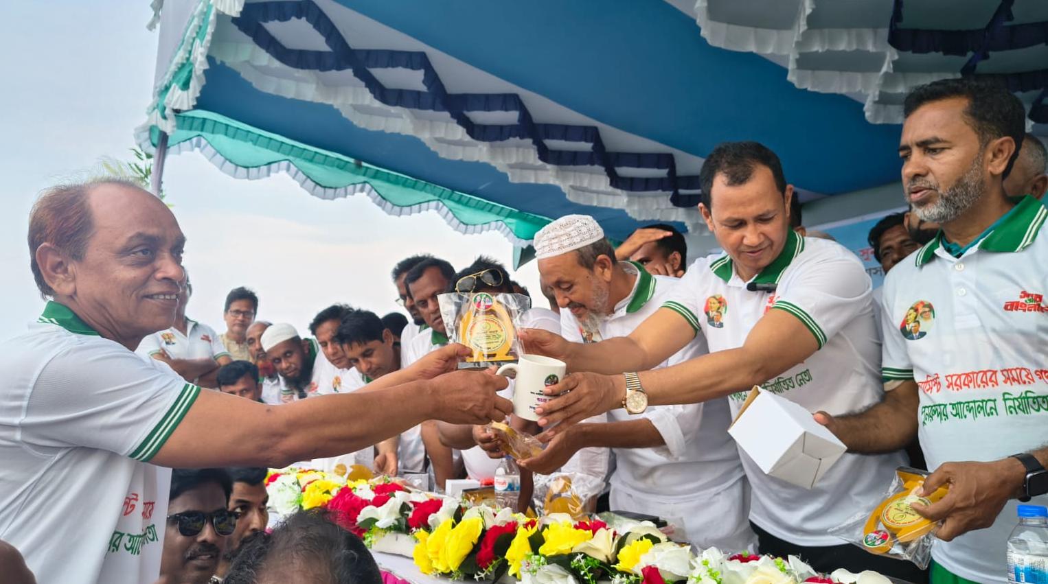 টাঙ্গুয়ার হাওরে সম্মাননা পেলেন উপজেলা বিএনপির যুগ্ম আহ্বায়ক আঃ কাইয়ুম মজনু