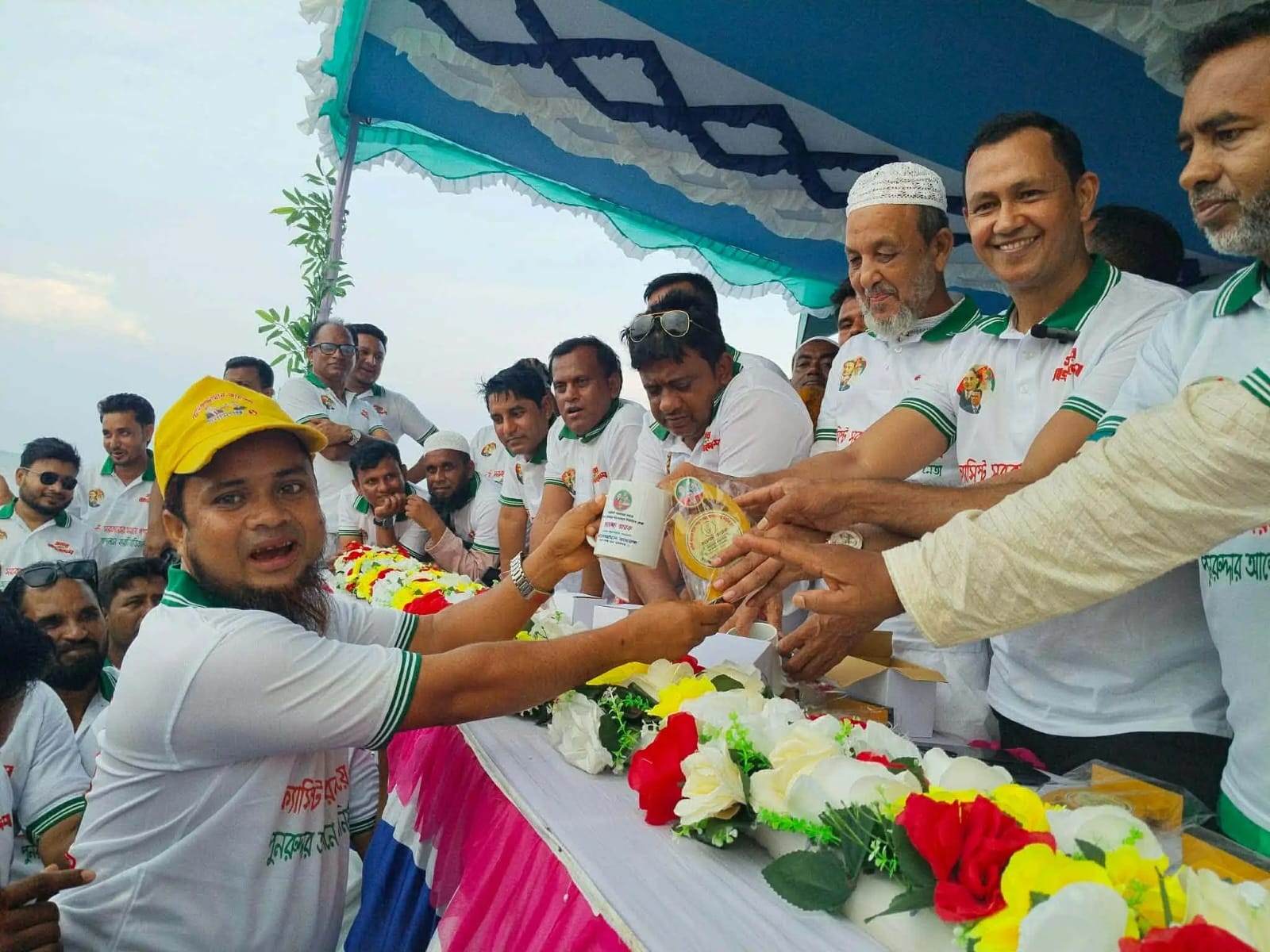 টাঙ্গুয়ার হাওরে সম্মাননা পেলেন যুবদল নেতা তাজুল ইসলাম