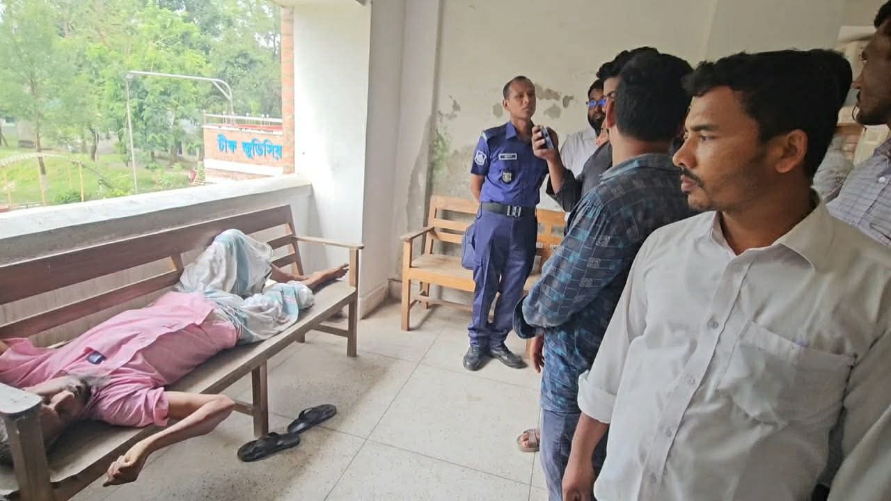 আদালতে মামলার হাজিরা দিতে এসে বারান্দাতেই মৃত্যু হলো আসামীর