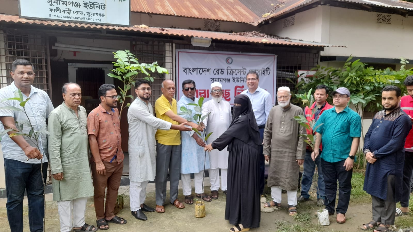 রেড ক্রিসেন্ট সোসাইটি সুনামগঞ্জ ইউনিটের বৃক্ষরোপণ 
