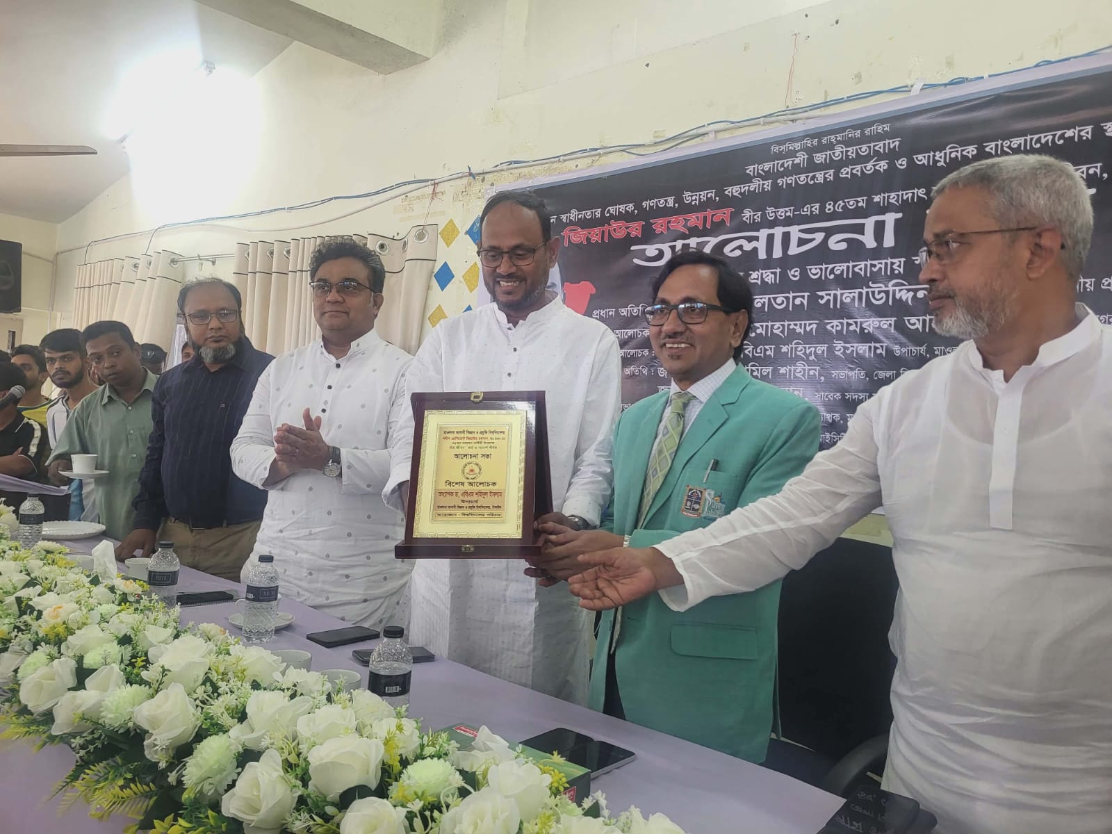 “জিয়াউর রহমান দেশকে করেছিলেন ঐক্যবদ্ধ আর শেখ মুজিব করেছিলেন বিভক্ত” : প্রতিমন্ত্রী টুকু