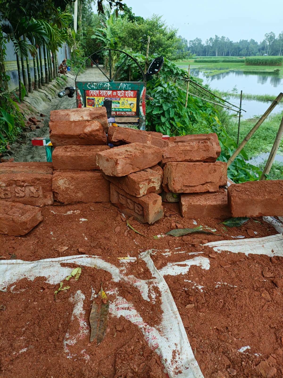 রাজিবপুরে সড়কের কাজে অনিয়মের অভিযোগ