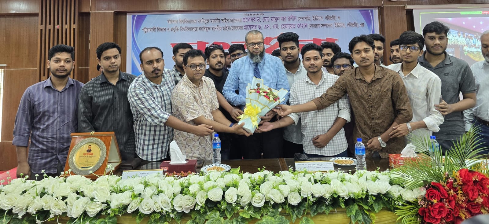 ইউট্যাব ও জিয়া পরিষদের উদ্যোগে পবিপ্রবি ও ববি উপাচার্যকে সংবর্ধনা