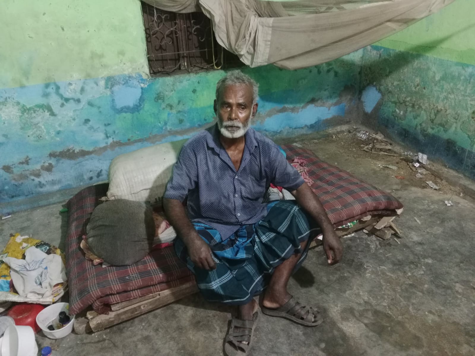 সাভারে ভিক্ষুকের তিন বছরের জমানো দেড় লাখ টাকা ছিনতাই, কান্নায় ভেঙে পড়লেন বৃদ্ধ নূর আলম
