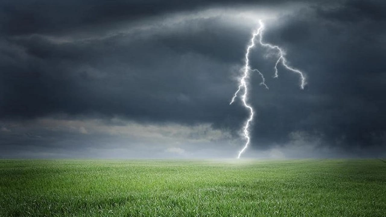 বোদা উপজেলা বজ্রপাতে এক শ্রমিকের মৃত্যু 