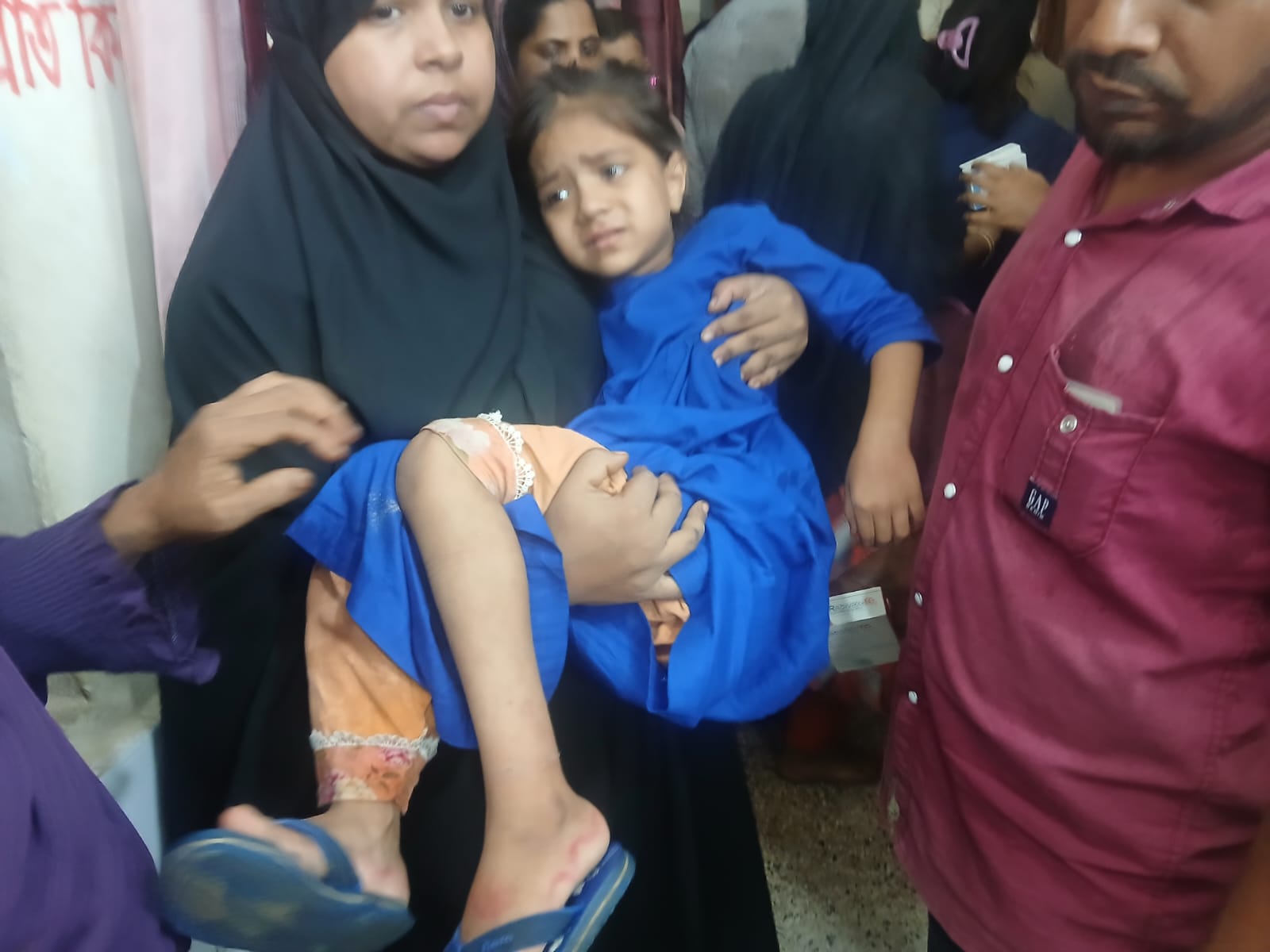 দুমকিতে পাগলা কুকুরের কামড়ে শিশুসহ অন্তত ১০ জন আহত