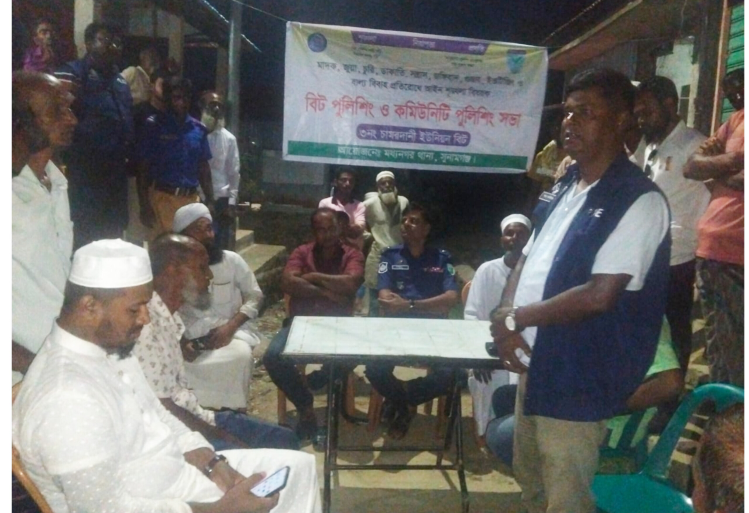 চামরদানী ইউনিয়নের জনতা বাজারে বিট পুলিশিং ও আইনশৃঙ্খলা বিষয়ক সভা অনুষ্ঠিত