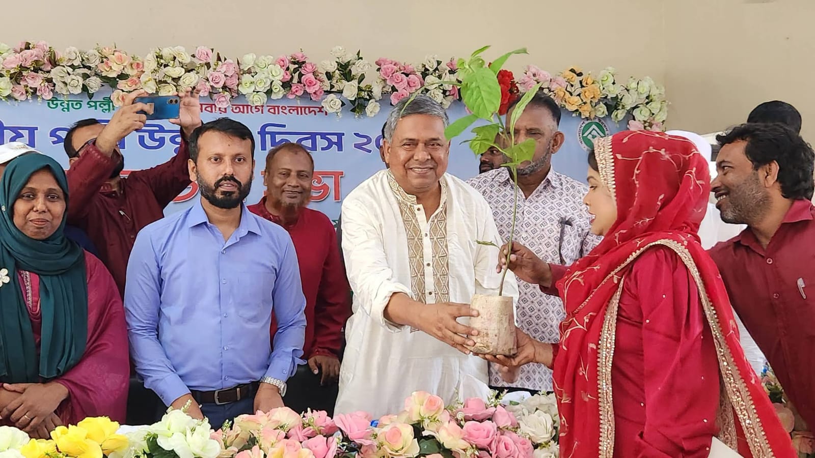 শ্রীপুরে জাতীয় পল্লী উন্নয়ন দিবস পালিত