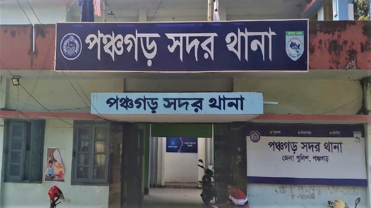 নিষিদ্ধ সংগঠনের পোস্টার টানানোর অভিযোগে ২৩ জনের নামে মামলা, অজ্ঞাত আরও ৭০-৮০ জন আসামি