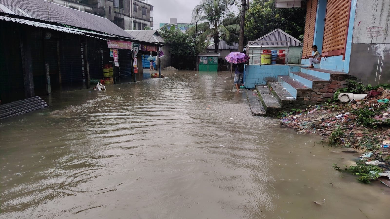 কালিয়াকৈরে টানা বৃষ্টি বর্ষণে জলাবদ্ধতা সৃষ্টি, লক্ষাধিক মানুষ পানিবন্দী