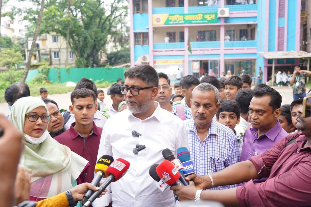মসিকের উদ্যোগে ডেঙ্গু প্রতিরোধে ফগিং ও সচেতনতামূলক লিফলেট বিতরণ