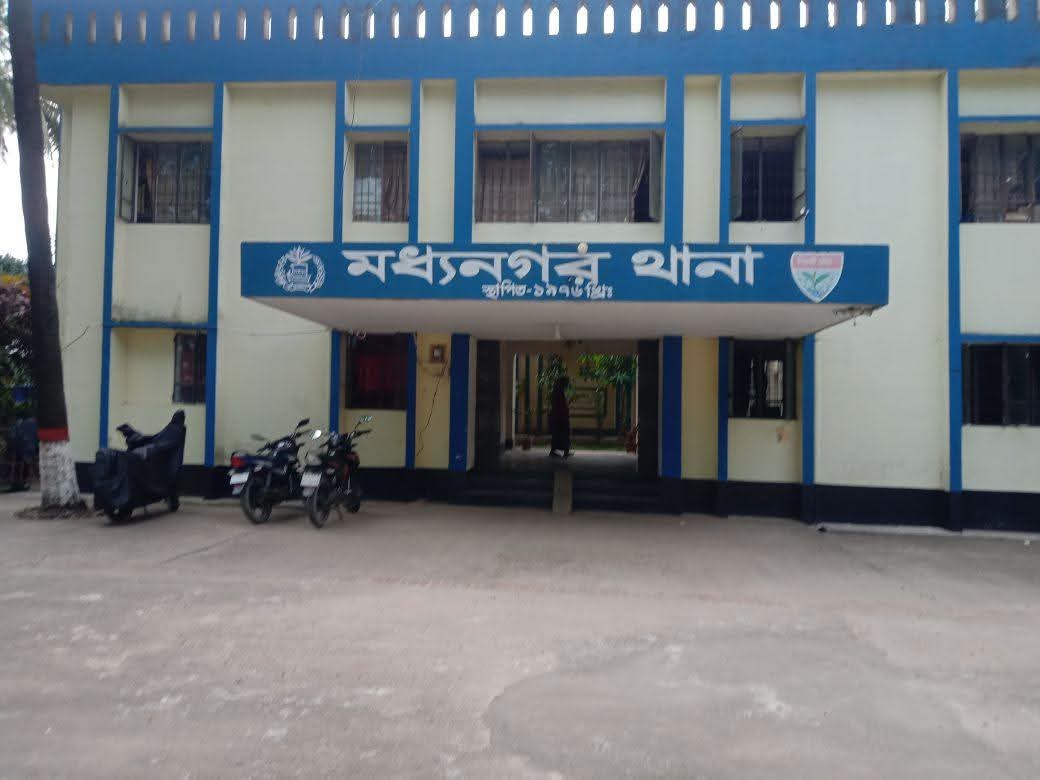 ওসি শাহাবুদ্দিন শাহিনের নেতৃত্বে ধারাবাহিক সাঁড়াশি অভিযানে মধ্যনগরে মাদক নিয়ন্ত্রণে